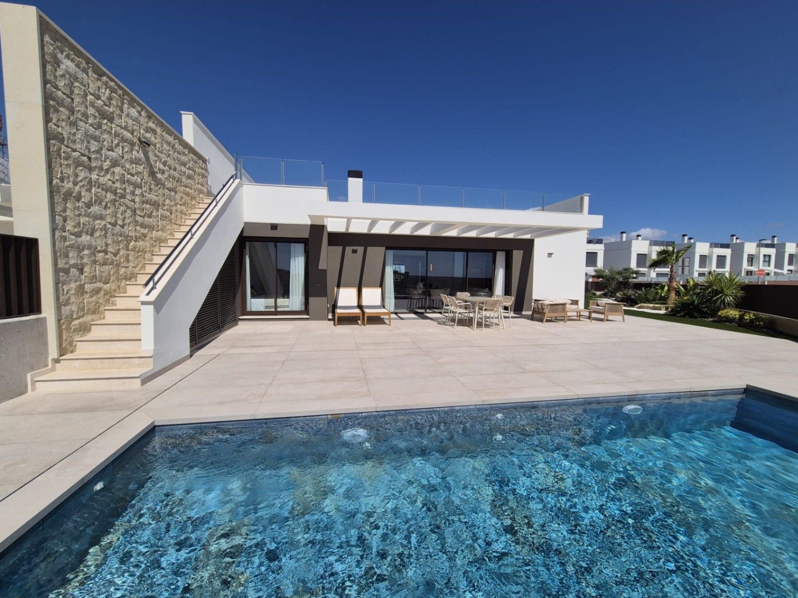 3-bedroom villa with private pool and 120 m² solarium