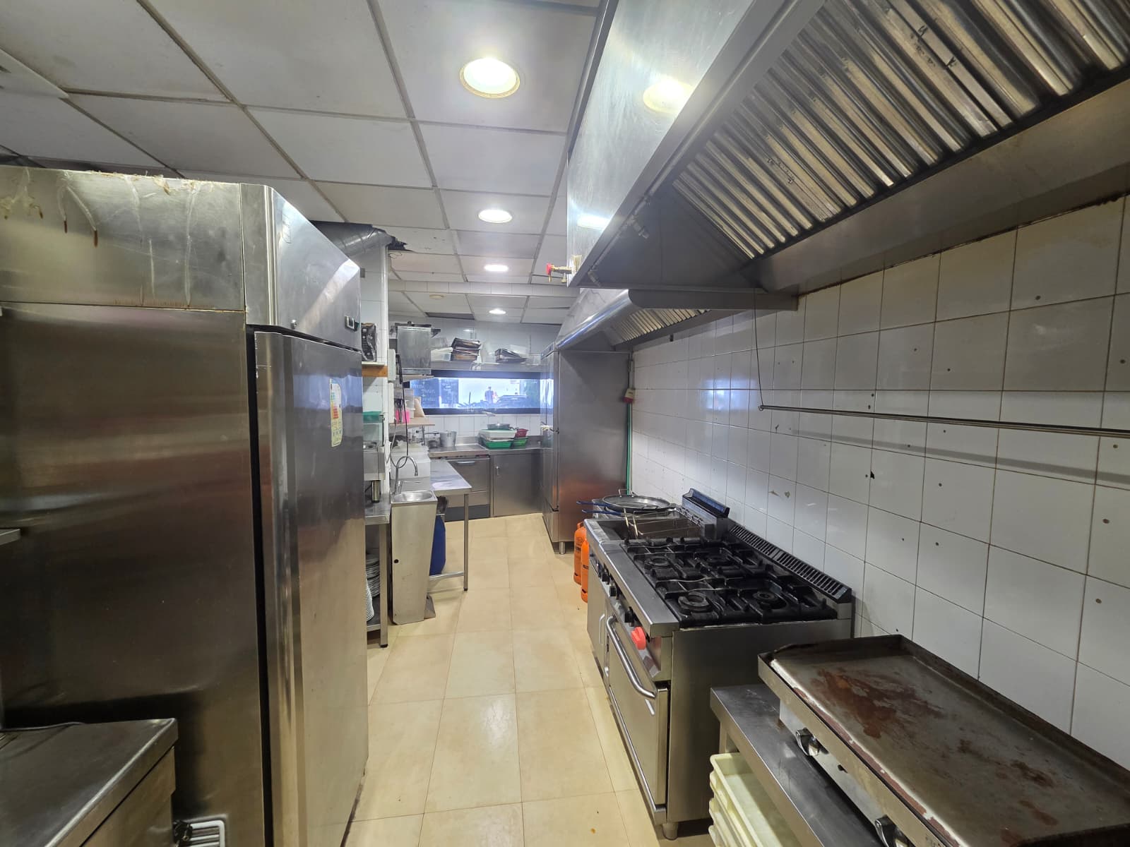 Restaurant for transfer on the beachfront of Levante, Benidorm.