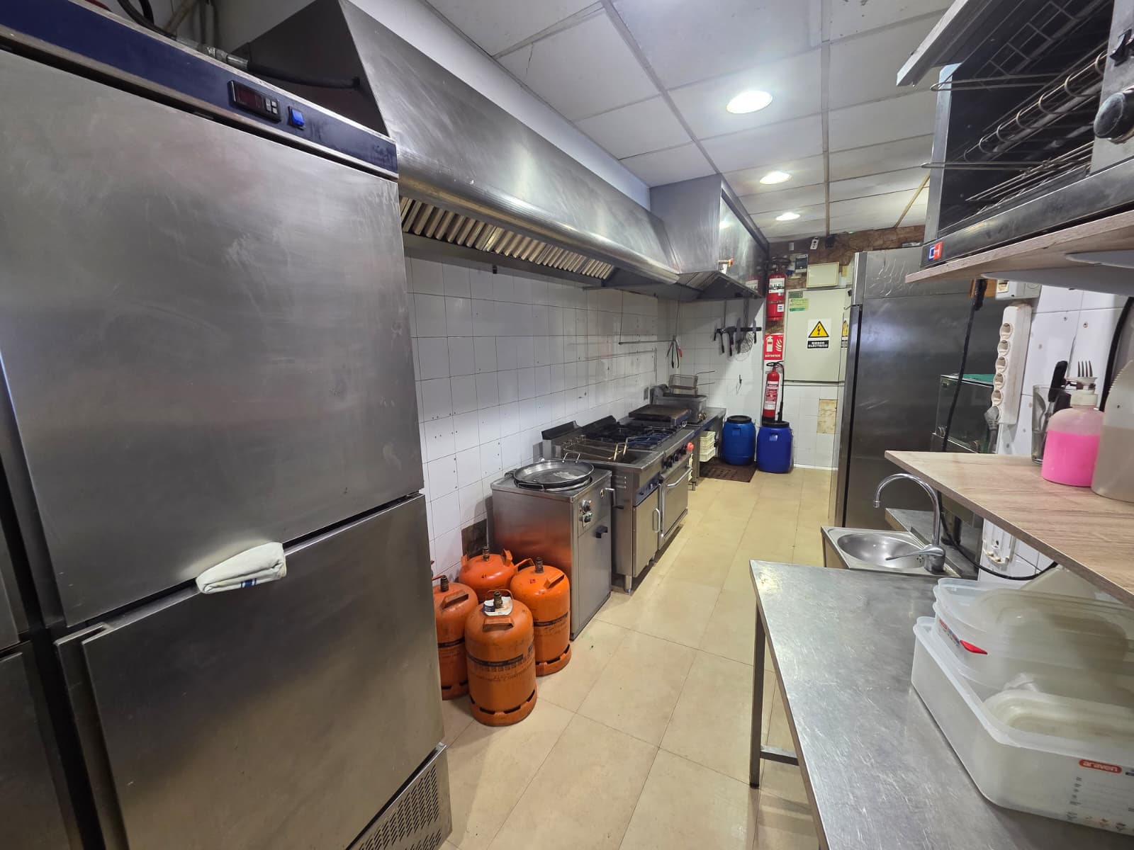 Restaurant for transfer on the beachfront of Levante, Benidorm.