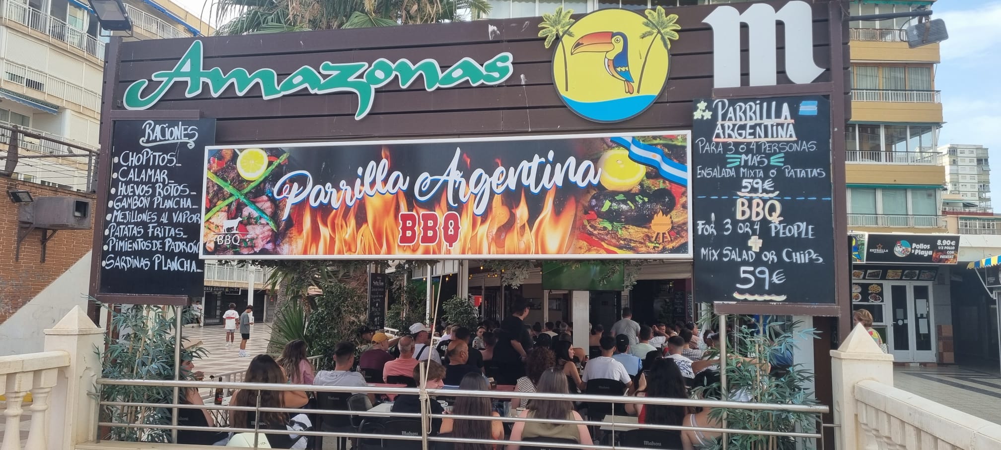 Restaurant for transfer on the beachfront of Levante, Benidorm.
