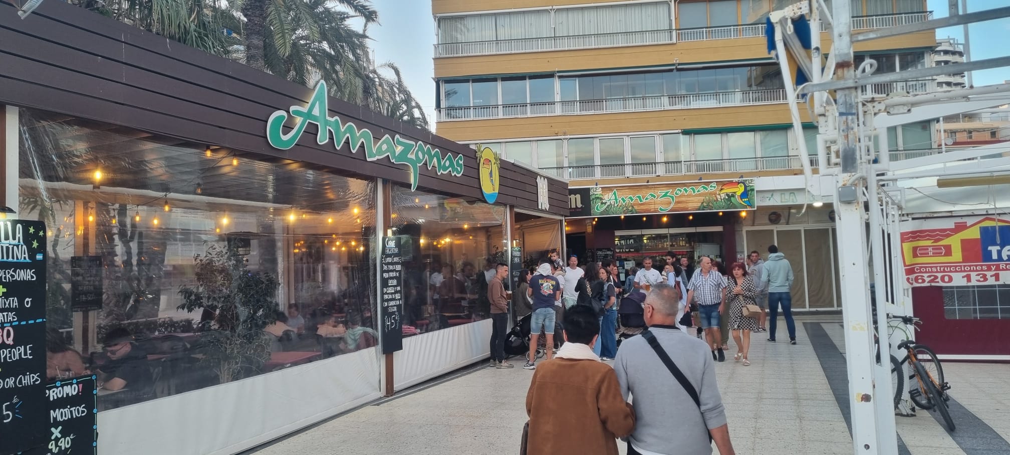 Restaurant for transfer on the beachfront of Levante, Benidorm.