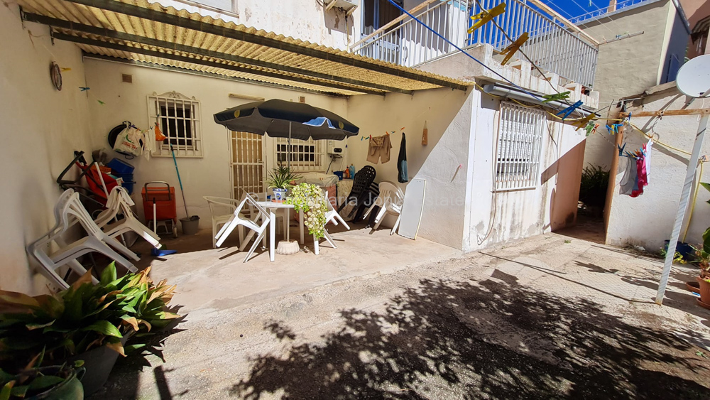Huis met twee appartementen en perceel in het centrum van Villajoyosa