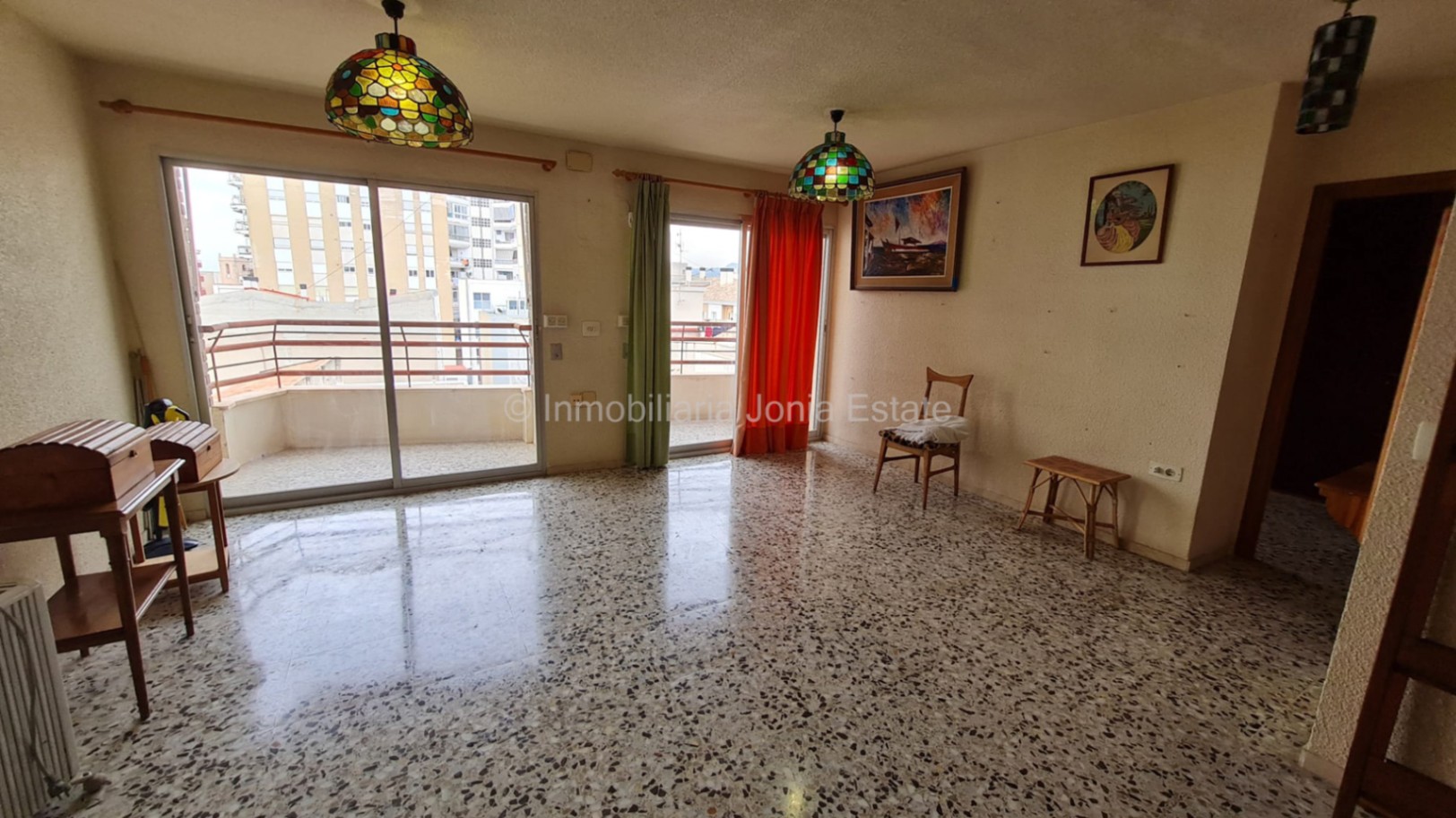 Centrally located apartment with sea views