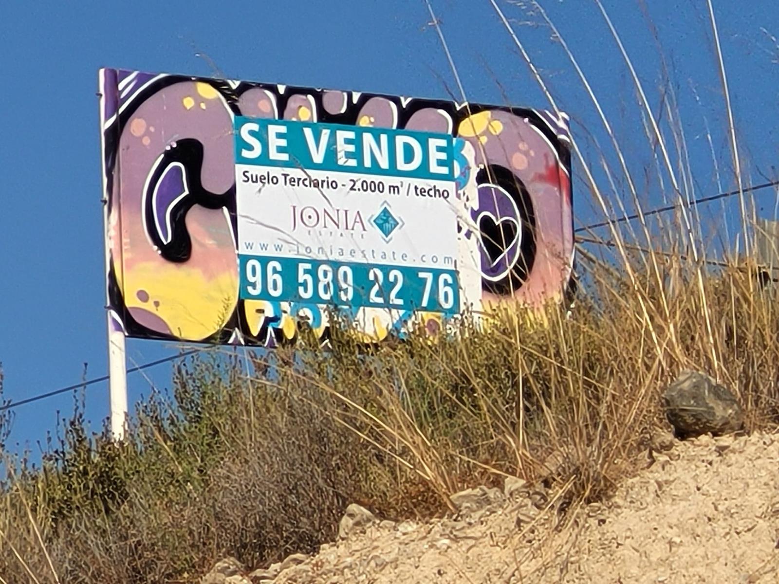 Suelo urbano terciario en venta en Villajoyosa – gran visibilidad junto a carretera general