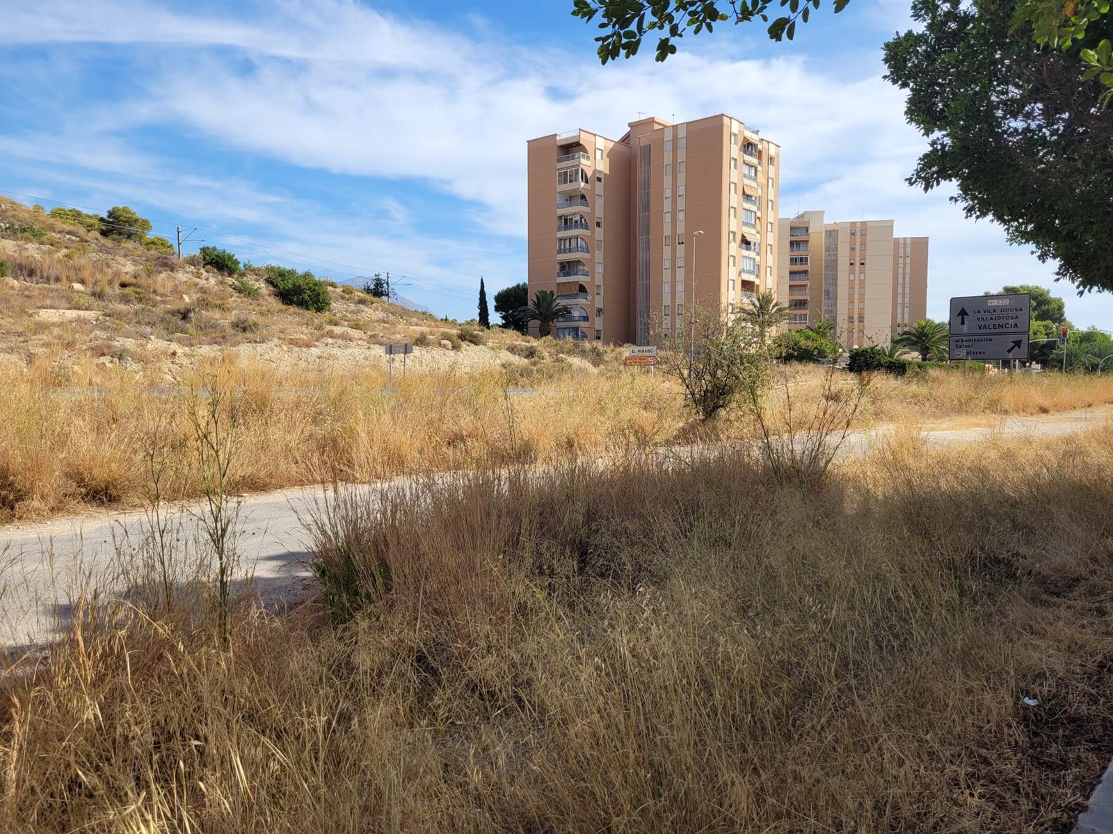 Suelo urbano terciario en venta en Villajoyosa – gran visibilidad junto a carretera general