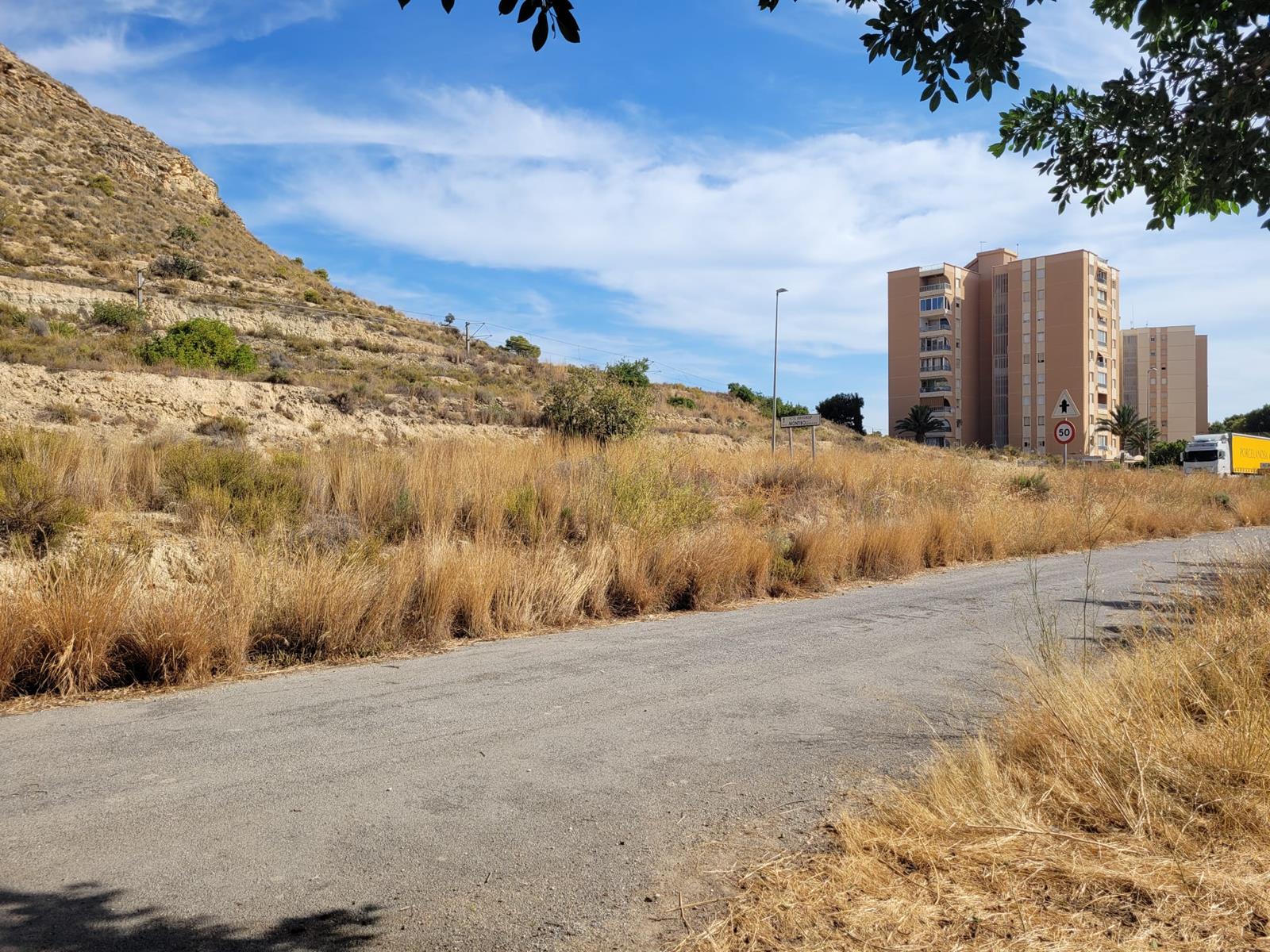Suelo urbano terciario en venta en Villajoyosa – gran visibilidad junto a carretera general