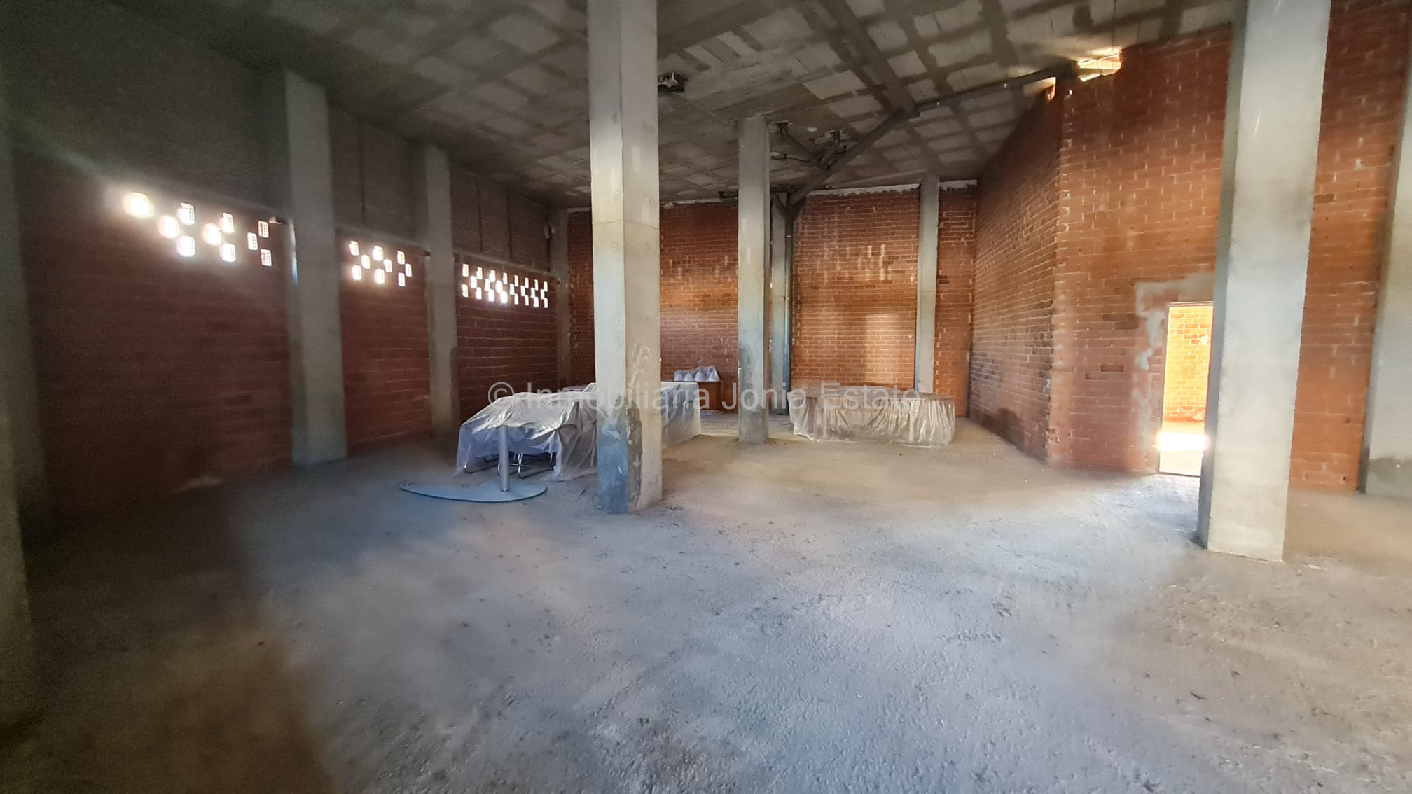Rental of a central commercial premises in Villajoyosa