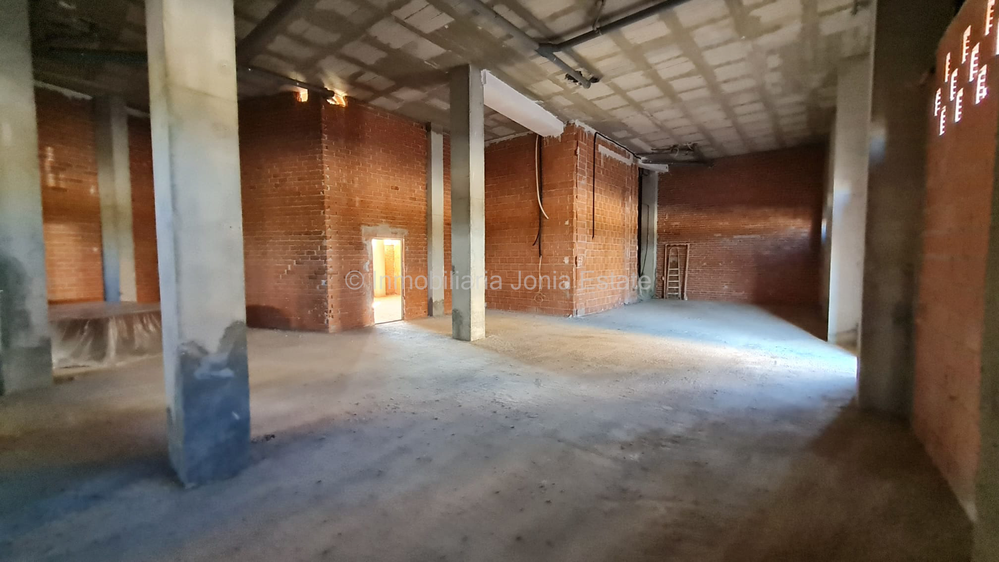Rental of a central commercial premises in Villajoyosa