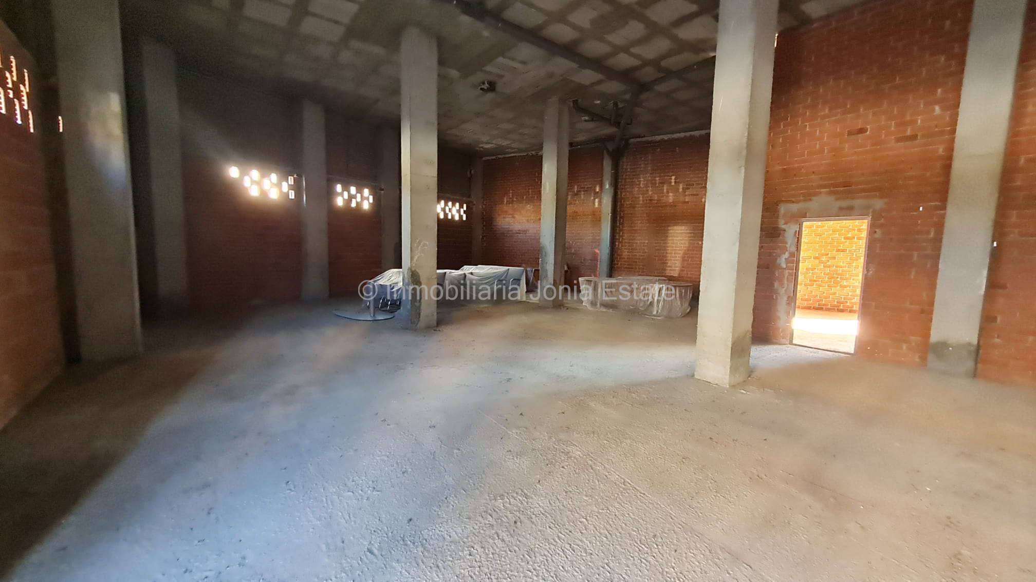 Rental of a central commercial premises in Villajoyosa