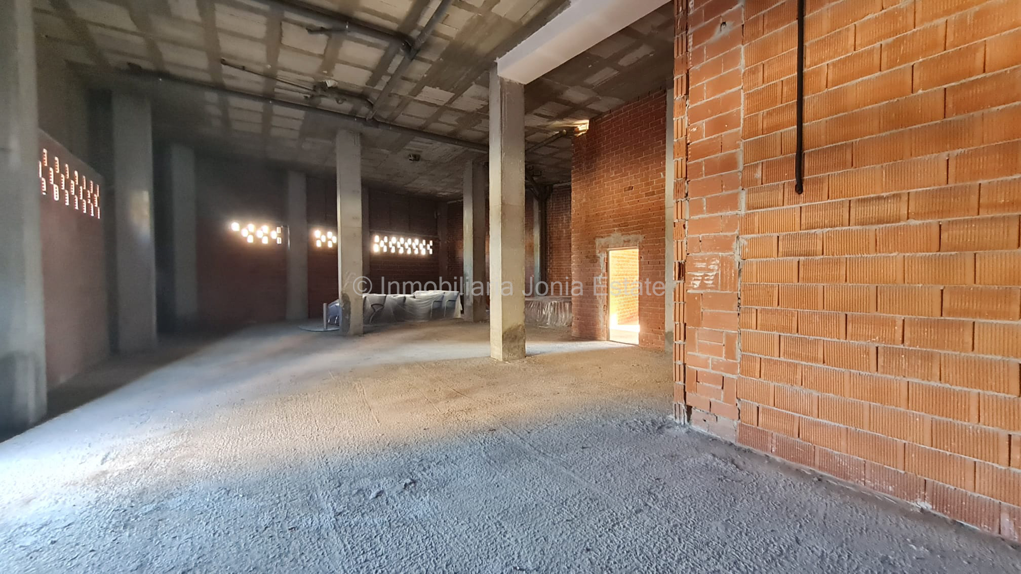 Rental of a central commercial premises in Villajoyosa